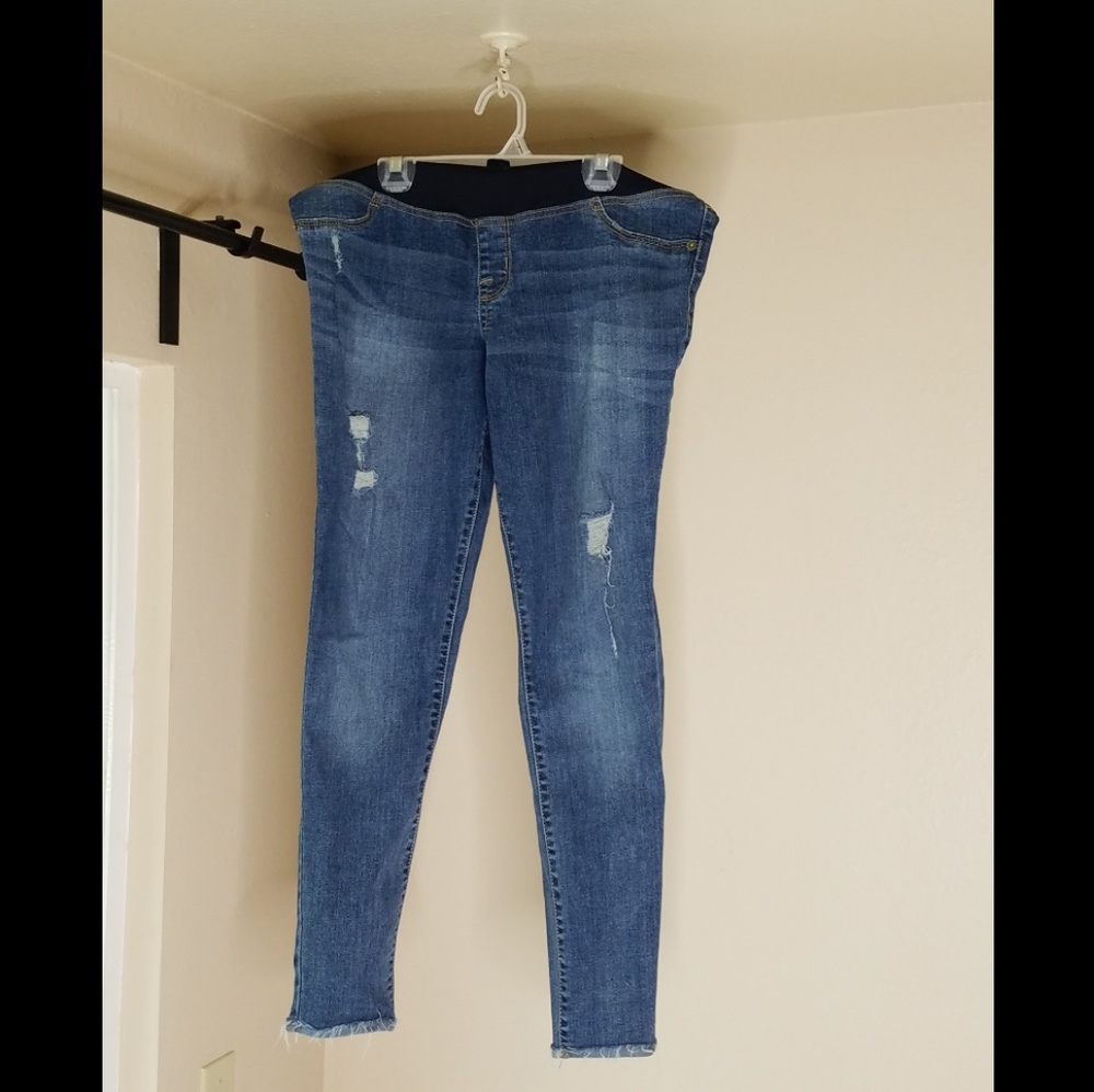 Distressed maternity jeans
